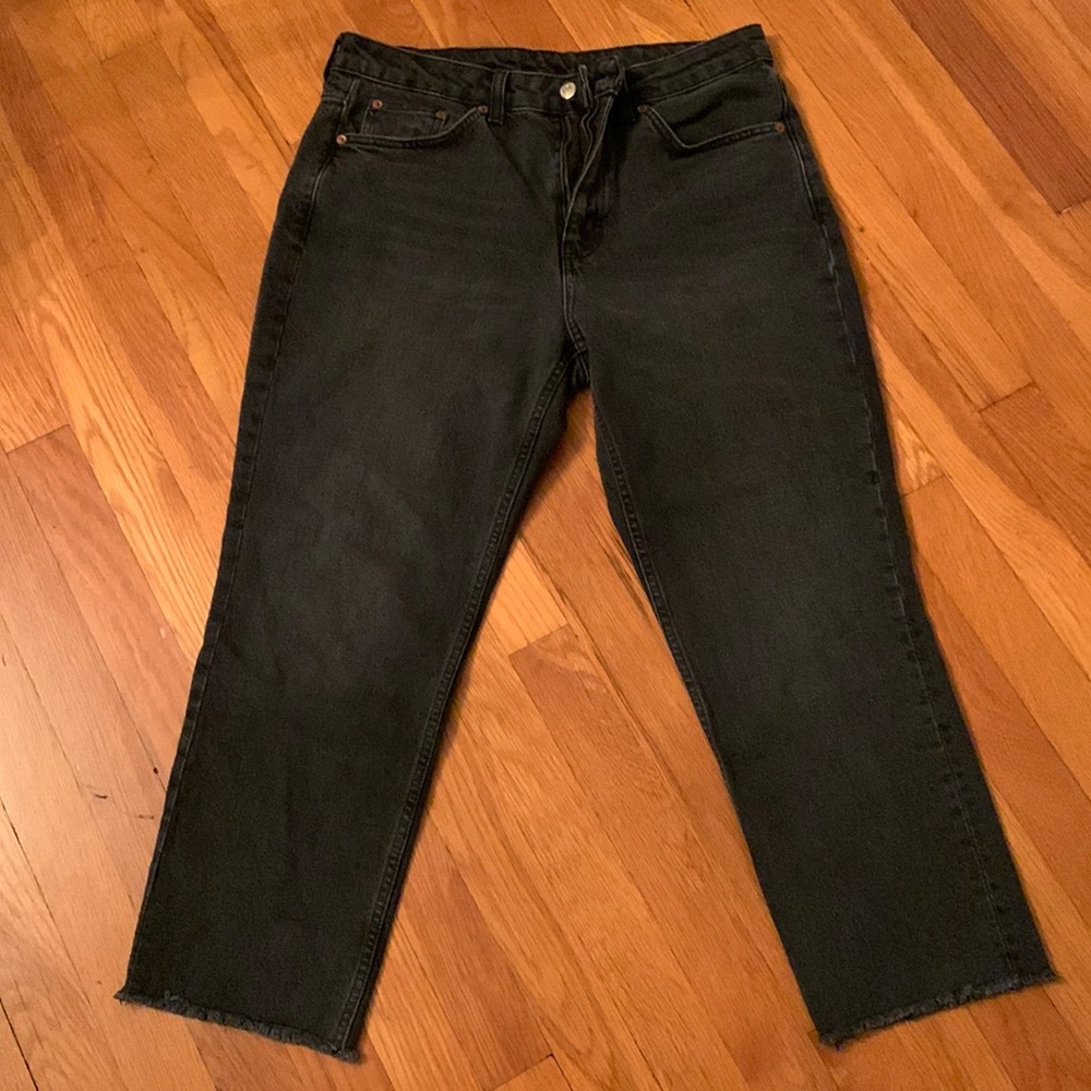 Women’s Topshop ankle length black jeans with frayed edge.  Great condition.